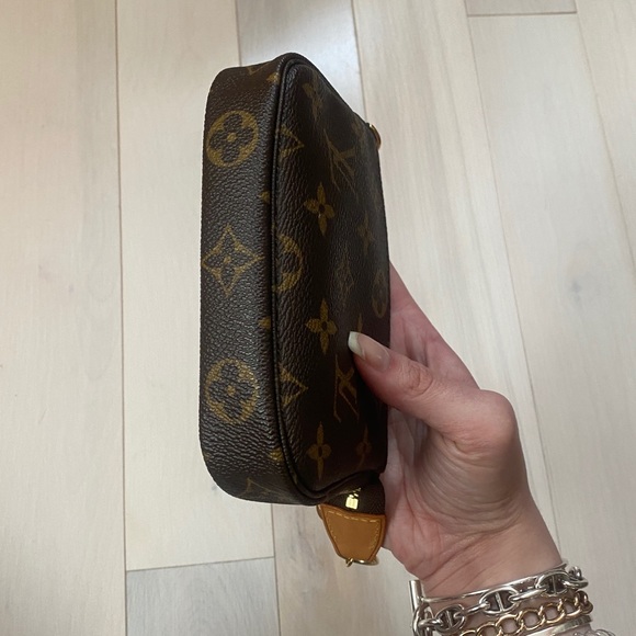 Louis Vuitton mini pochette accessories with monogram strap - Picture 5 of 15